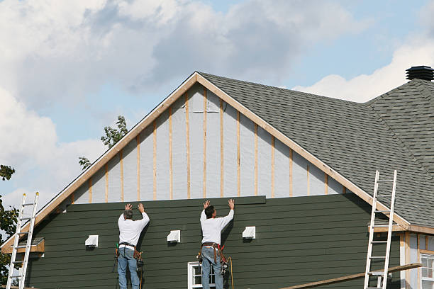 Professional Siding Contractor technician working in Strasburg, VA
